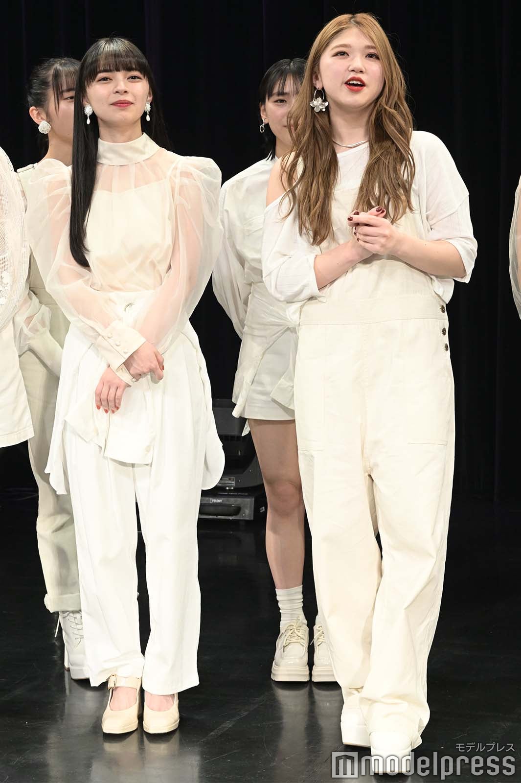 上國料萌衣、竹内朱莉（C）モデルプレス