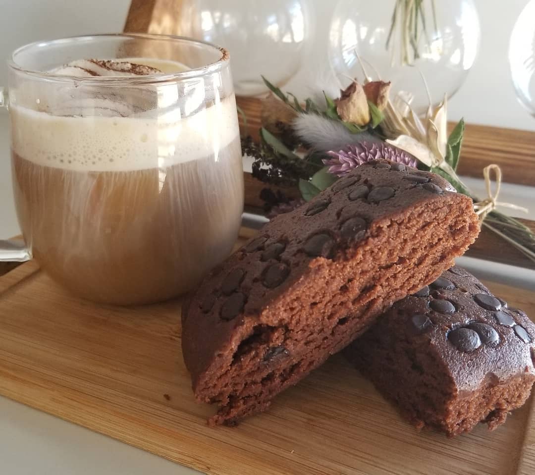 ゴディバのテリーヌショコラを半分に切った写真