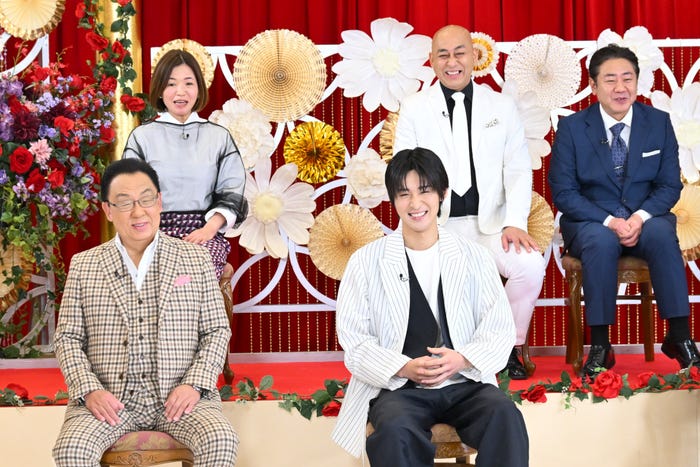 (前列左から)梅沢富美男、目黒蓮(後列左から)大久保佳代子、長谷川雅紀、渡辺隆(C)TBS