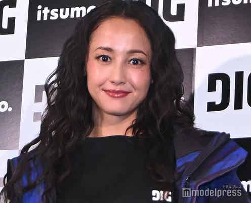 沢尻エリカ、復帰後1年8ヶ月ぶりイベント登壇 サプライズに満面の笑み