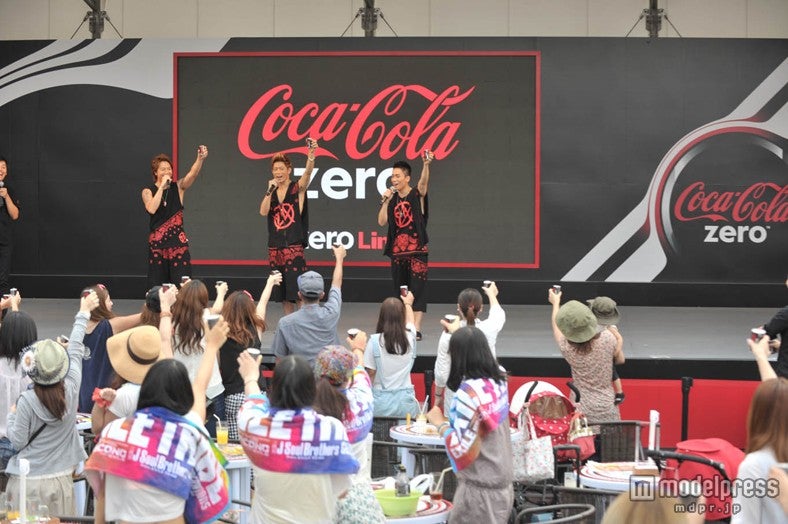 「コカ・コーラゼロ×EXILE新TVCM発表イベント」に参加したEXILEのTAKAHIRO、KEIJI、TETSUYA（左から）