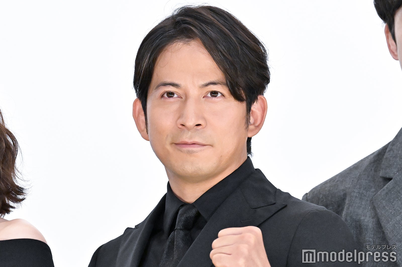 岡田准一「健」うちわ発見でV6を懐かしむ「“違う健”を知っているもので」＜ヘルドッグス＞