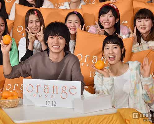 土屋太鳳&山崎賢人「異様な光景」部屋着×こたつで女子150人と恋バナ 淡い憧れも告白「私たちの夢」