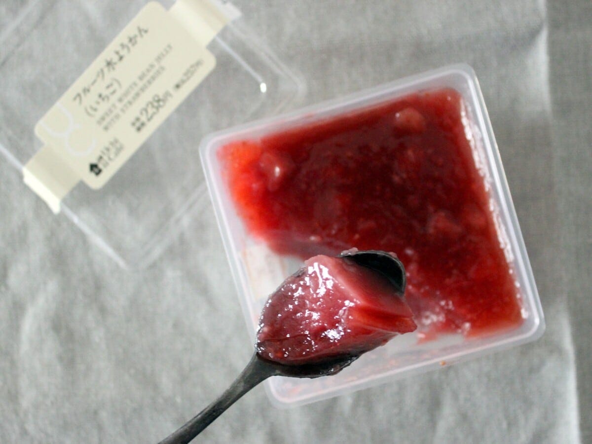 ほろほろとくずれるような食感は、水ようかんならでは