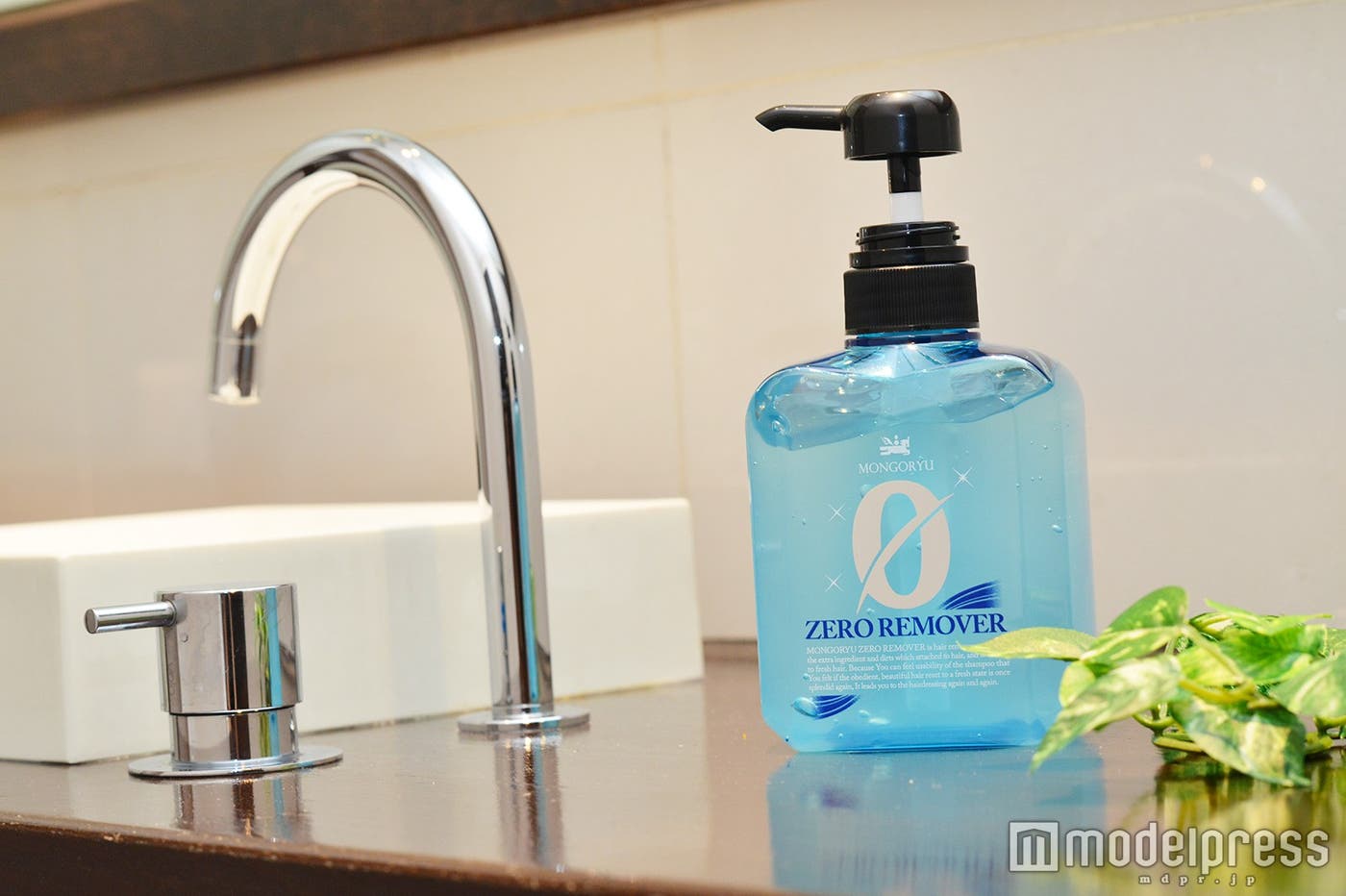 保湿成分を浸透しやすくしてサラサラヘアに(C)モデルプレス