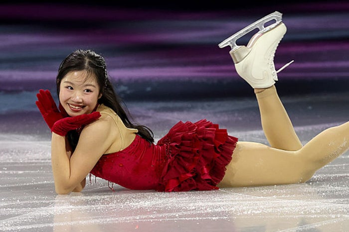 “首傾げポーズ”話題・フィギュア中井亜美選手、エキシビションで「膝痛くなかった？」に回答 練習期間にも驚きの声相次ぐ「びっくり」「すごすぎる」