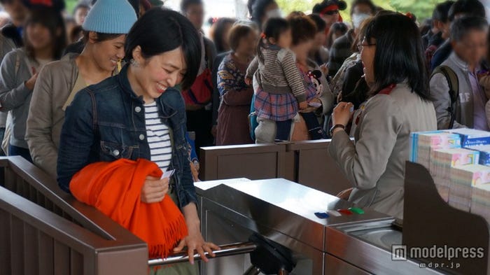 「ハッピー15エントリー」利用中の様子(C)Disney