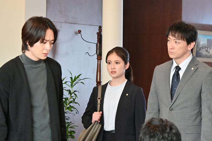 小林虎之介、今田美桜、山本耕史「花咲舞が黙ってない」第3話より(C)日本テレビ