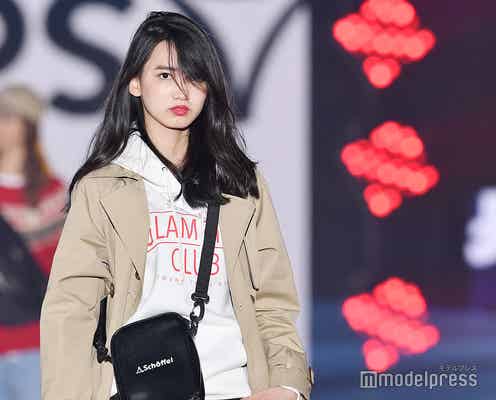 “菜々緒2世”黒木麗奈、“笑顔封印”のクールなランウェイ<GirlsAward 2018 A/W>