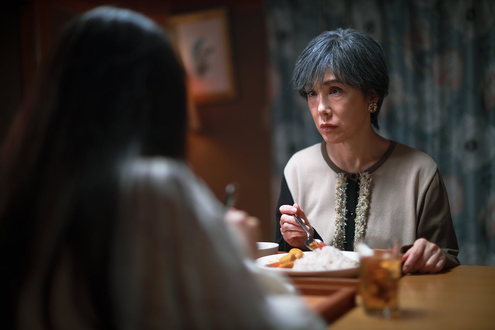 齊藤京子、筒井真理子「泥濘の食卓」第7話より（C）テレビ朝日