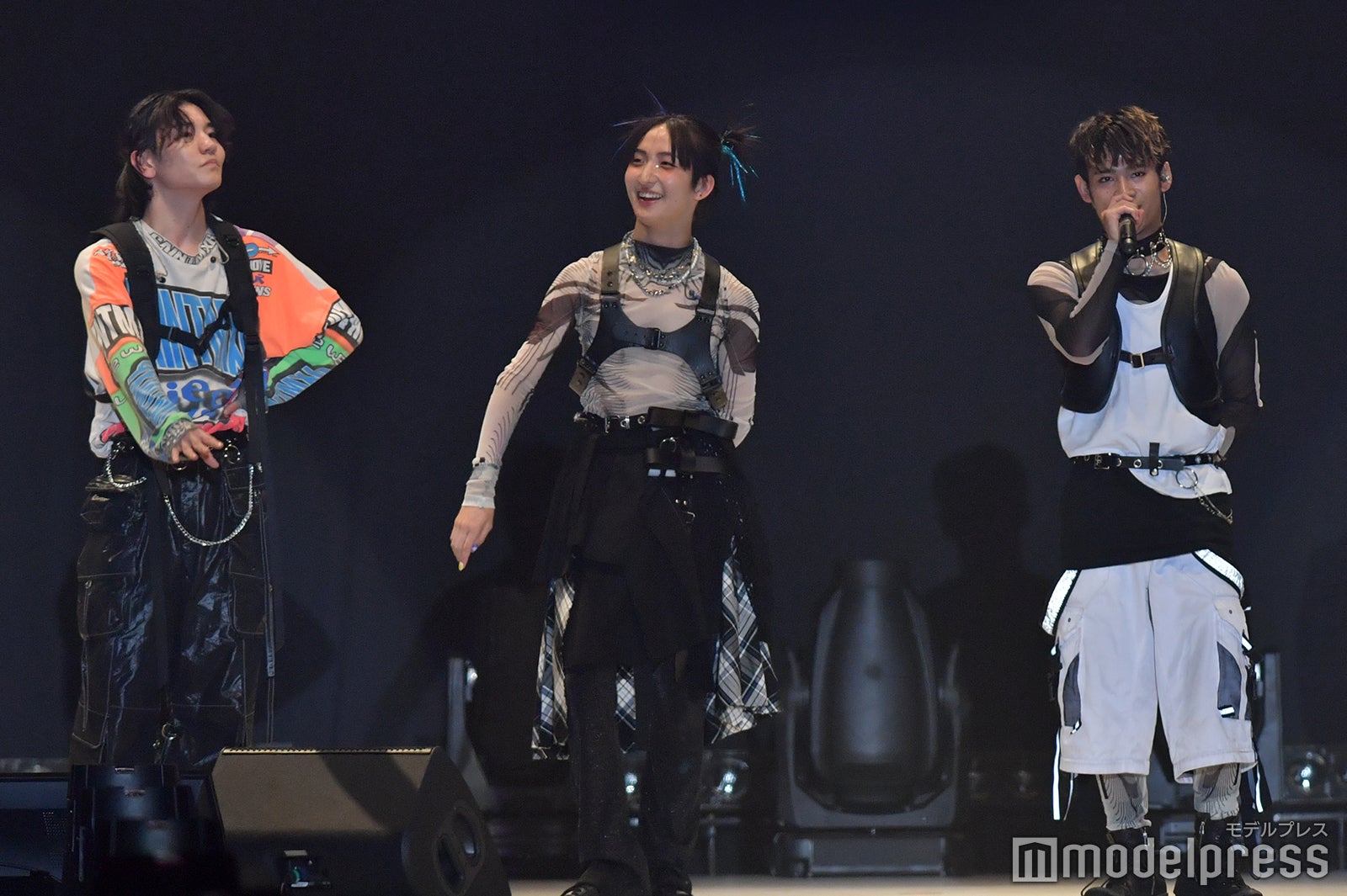 YOSHIKIプロデュースのXY、ロックな魅力溢れるパフォーマンス