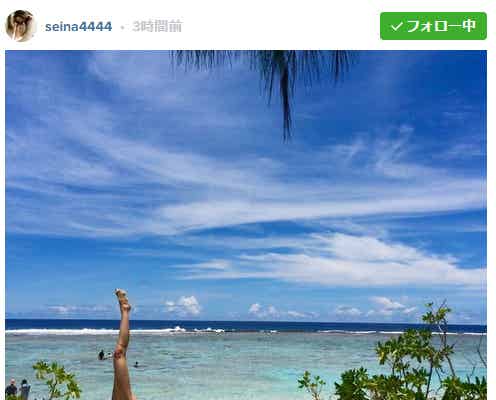 テラハ島袋聖南、ビキニでSEXY開脚に反響「脚が長すぎ」「色っぽい」