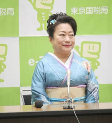 国税OBの山村紅葉 スマホからの確定申告に驚く「崖からでもできちゃう」税務調査の思い出「食品会社なのに香水の香りが…」