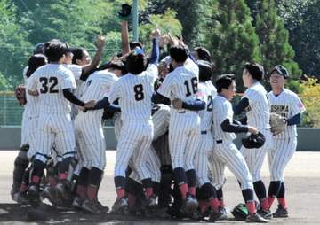 広経大が5季ぶりV 東監督、亡き父はカープ応援歌も歌った東為五郎さん「一番喜んでくれたんじゃないかな」