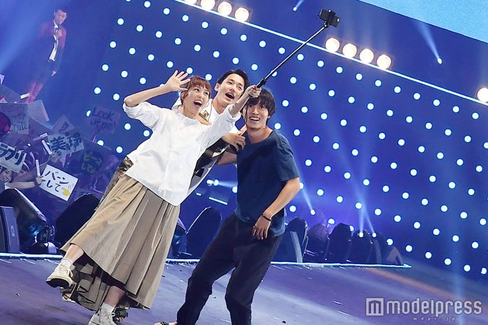 野村周平、桐谷美玲、山崎賢人(C)モデルプレス