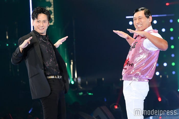 山下健二郎、春日俊彰(C)モデルプレス