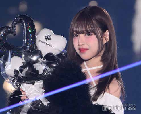 MINAMI、モノクロコーデで美ボディ露出 クロスオフショルがオシャレ【関コレ2025S/S】