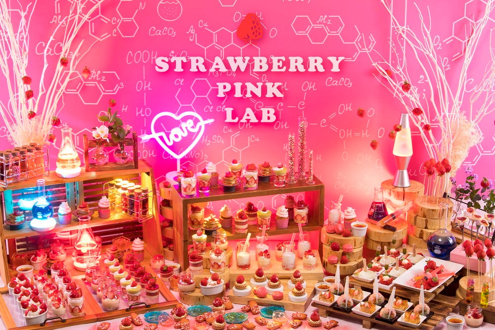 「ストロベリーデザートビュッフェ~Pink Lab~」福岡で開催 “いちごの研究所”がテーマ