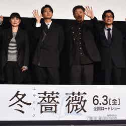 （左から）余貴美子、伊藤健太郎、小林薫、阪本順治監督（C）モデルプレス