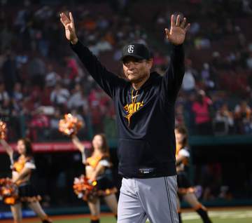 絶好調の巨人・橋上監督代行 戸郷を絶賛「見事でしたね。最後も外野を前進させて何とかみんなで完封させようと」