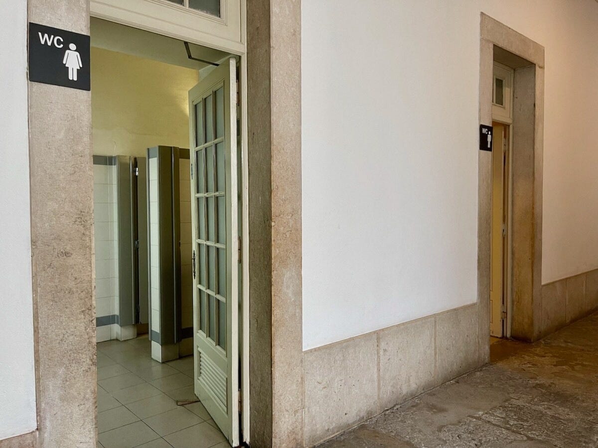 一般的なトイレのサイン