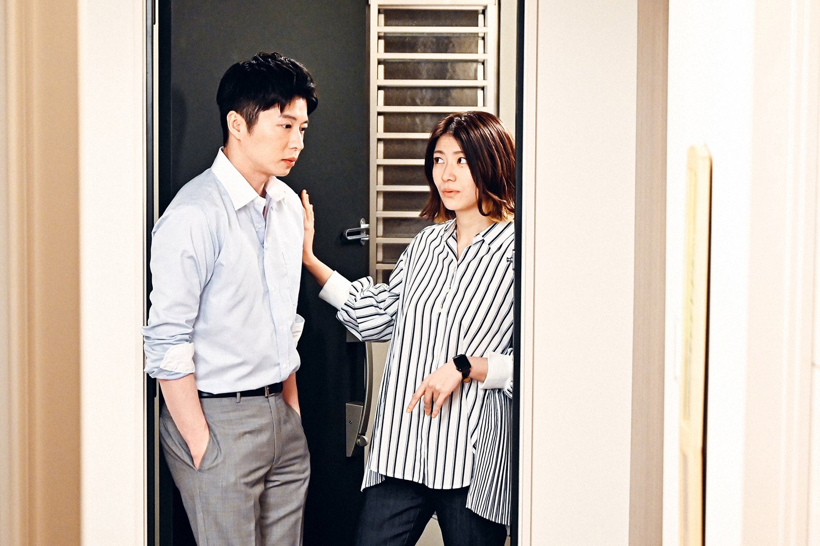 田中圭、瀧内公美／「持続可能な恋ですか？～父と娘の結婚行進曲～」第4話より（C）TBS