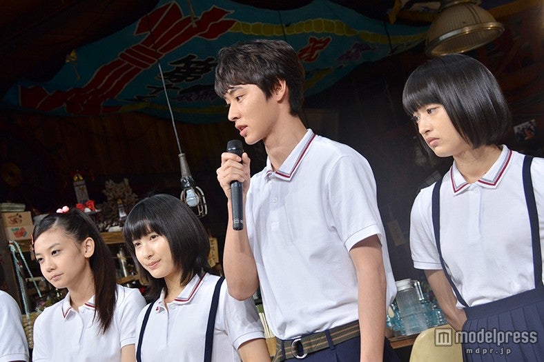 （左から）清水富美加、土屋太鳳、山崎賢人、門脇麦