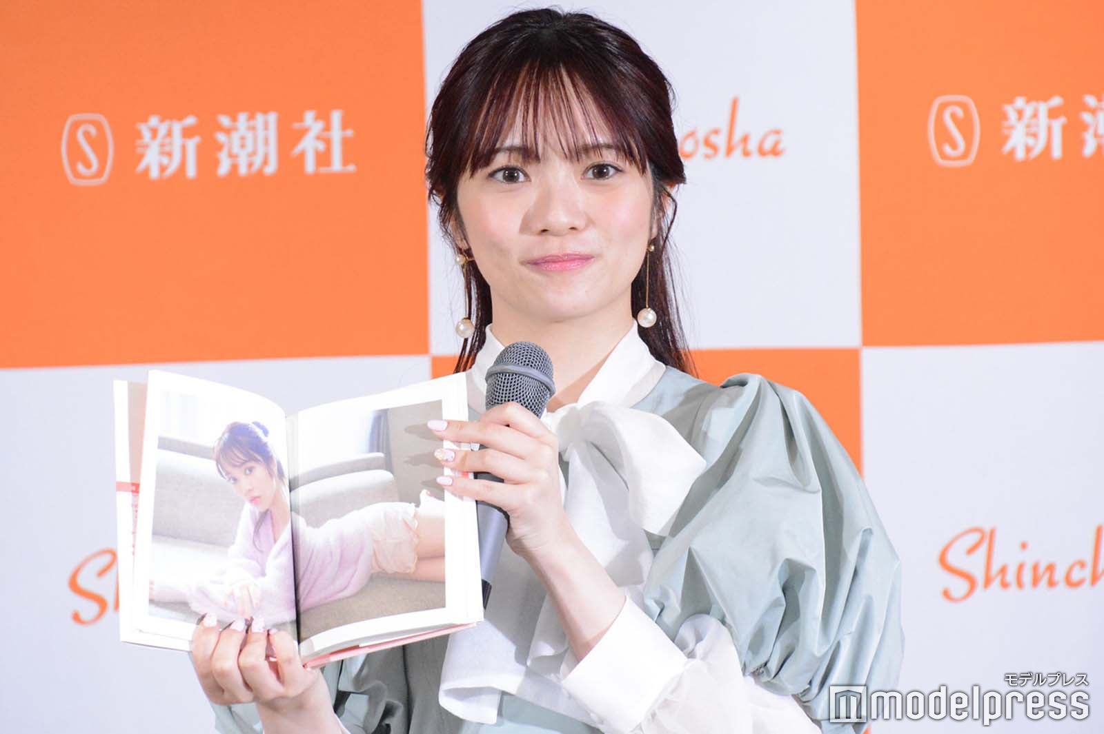 お気に入りカットを披露する宮田愛萌 （C）モデルプレス