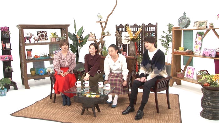 夏菜、ベッキー、いとうあさこ、甲斐翔真(C)フジテレビ