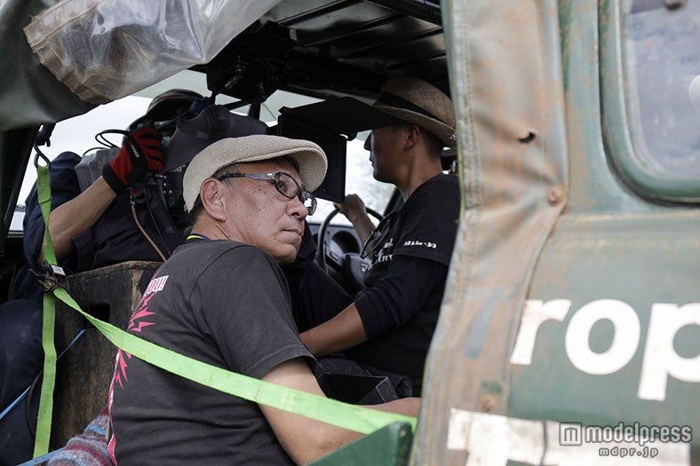 三池崇史監督（C）2015「風に立つライオン」製作委員会