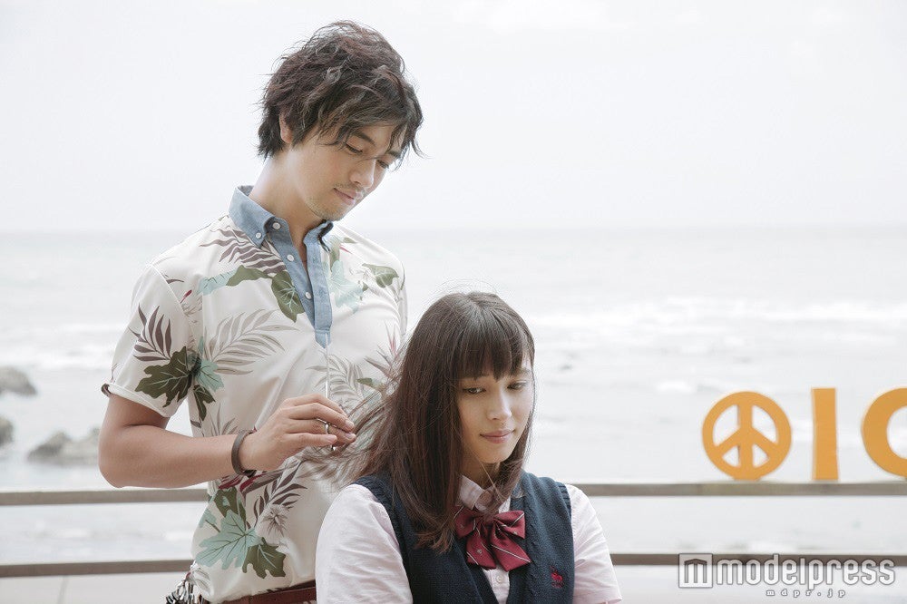 斎藤工、広瀬アリス／「サムシングブルー」より（C） 2016「全員、片想い」製作委員会