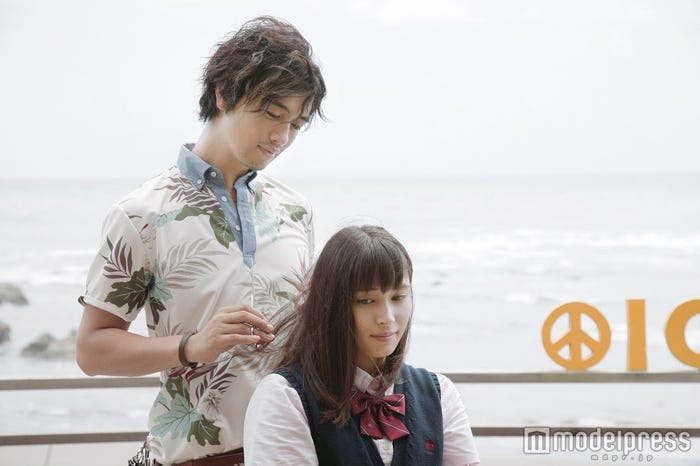 斎藤工、広瀬アリス/「サムシングブルー」より(C) 2016「全員、片想い」製作委員会