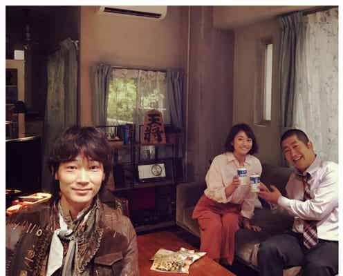“怪物”綾野剛、「ボク運」亀梨和也の部屋に潜入 夢のコラボに「待ってました!」歓喜の声