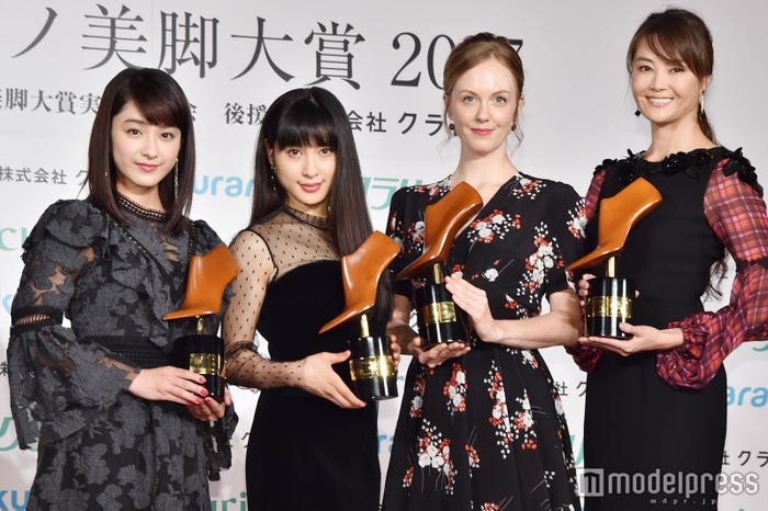 (左から)平祐奈、土屋太鳳、シャーロット・ケイト・フォックス、観月ありさ (C)モデルプレス