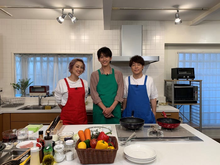 (左から)SHELLY、杉野遥亮、陣内智則(C)日本テレビ