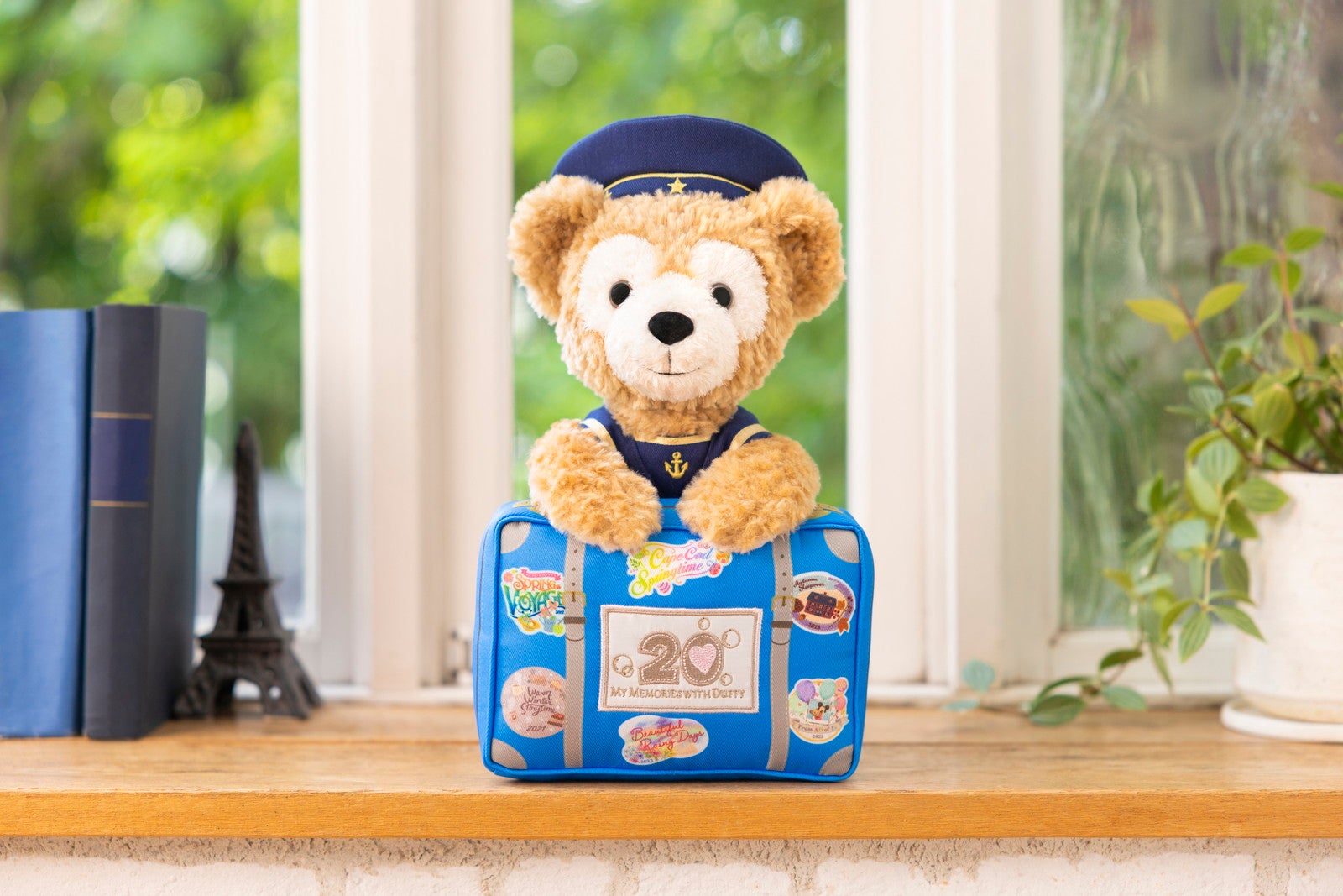 ✨激レアな新品未使用✨ディズニー✨ダッフィのピンバッチと写真ケース 東京ディズニーシー、ダッフィー＆フレンズ20周年記念の新グッズ 復刻