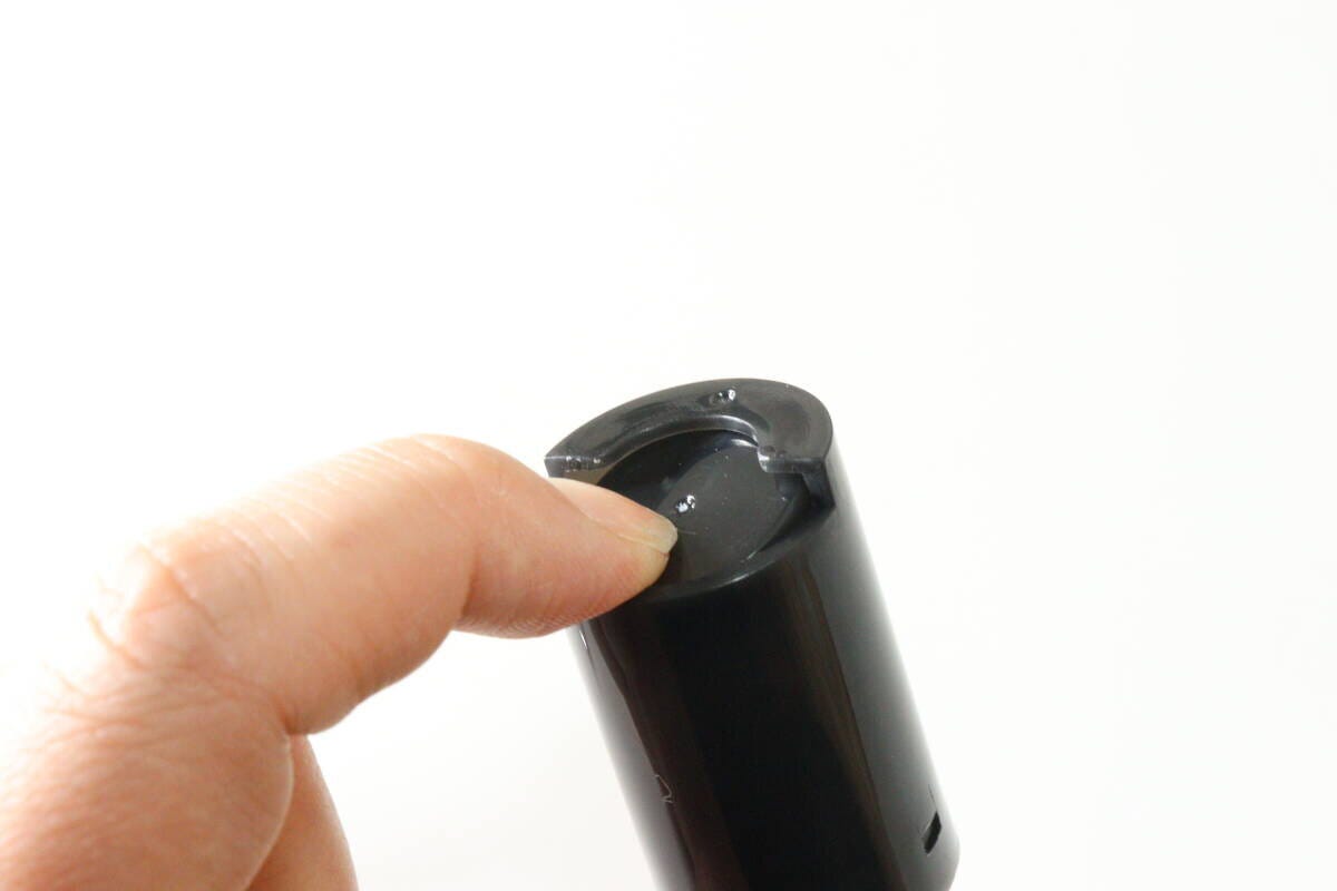 ダイソーのコインシリンダーはバネを押し込んで収納する