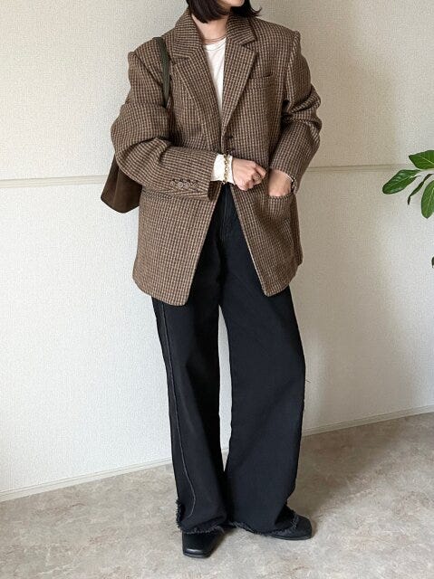 ウィメンズフレイサイドワイドデニムパンツのジャケットコーデ