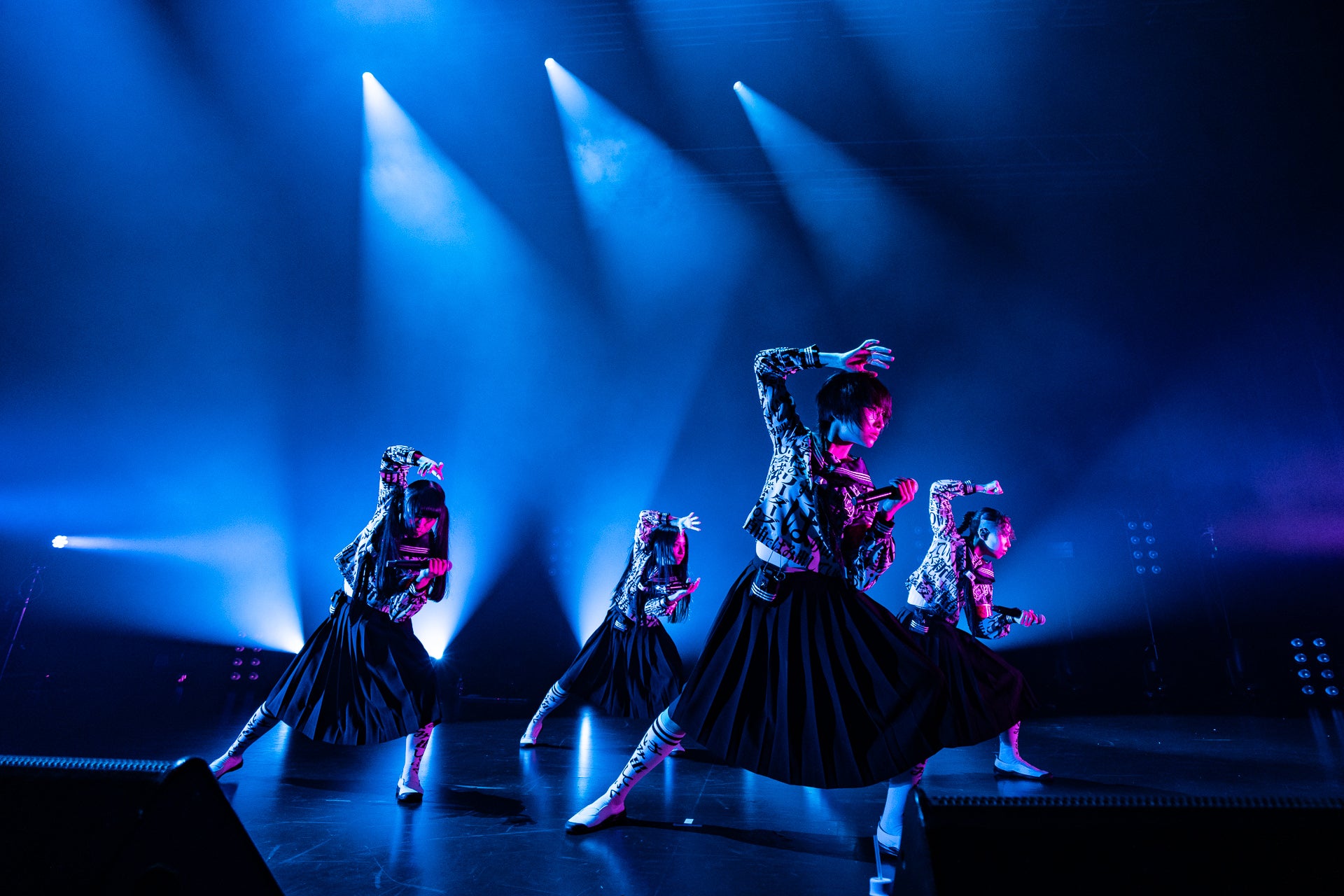 新しい学校のリーダーズ（C）sho （RAKU MUSIC）