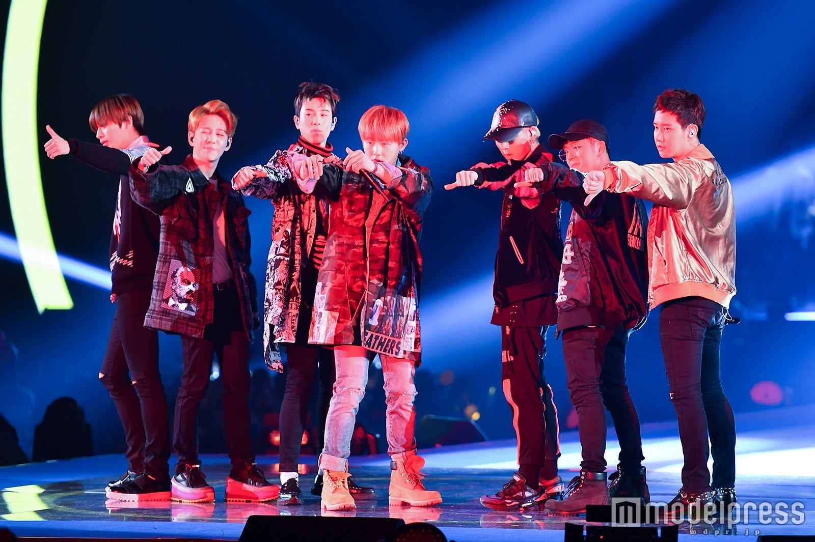 Block B、圧巻パフォーマンスに女子熱狂 「ガルアワ」で存在感＜GirlsAward 2016 S／S＞ 