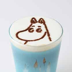 「スーベニアシルエットラテ」(ホット・アイス)各¥1500(税別)(C)Moomin Characters TM