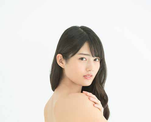 水谷果穂、美背中を大胆露出 ビキニ姿&温泉ショットも