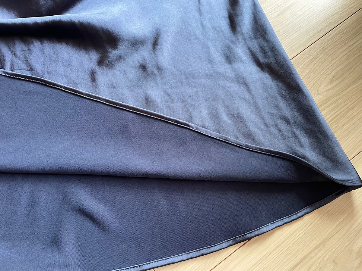 裏地が一緒に縫いつけられているので、すっきりとはきやすい