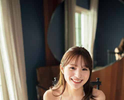 AKB48左伴彩佳、美バストに釘付け “パントマイムグラビア”披露