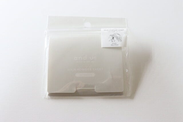 スリーコインズのAUSヘアパウダーシート〈整髪料〉のパッケージ