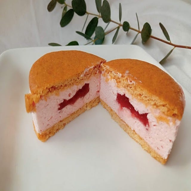 「バタービスケットサンドあまおう苺」