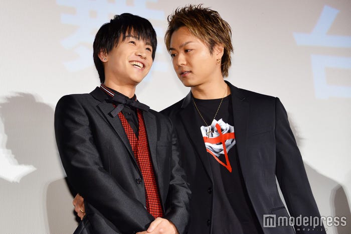 犬顔2人の絡み(C)モデルプレス