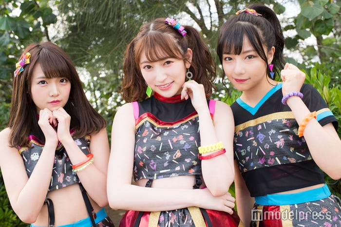 (左から)植村梓、吉田朱里、村瀬紗英(C)モデルプレス