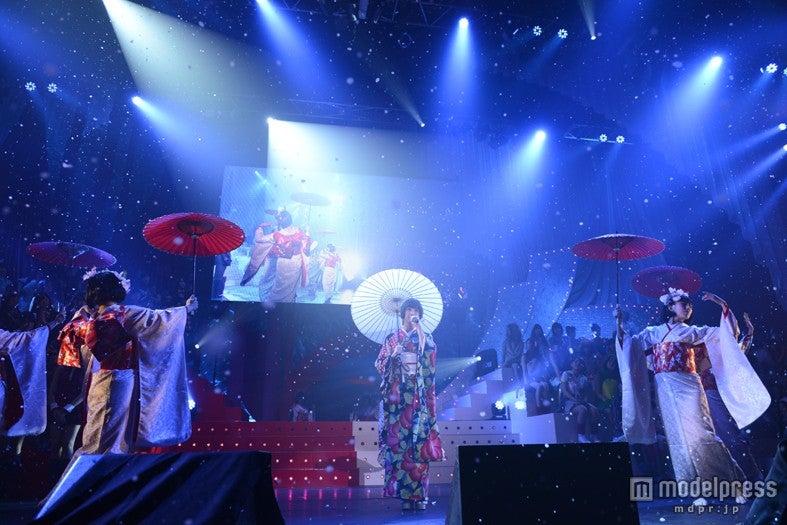 浴衣姿の篠田麻里子（C）AKS