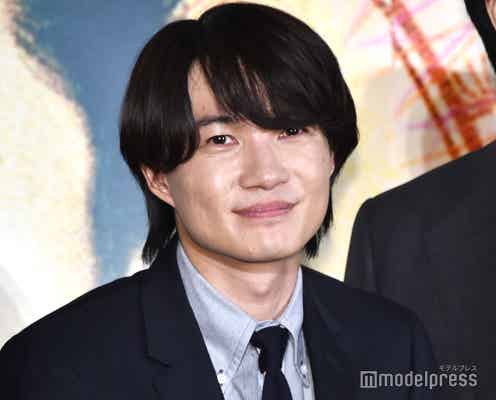 “神様”神木隆之介、30歳バースデーを杉咲花らが祝福 お札から飛び出しド派手に登場<大名倒産>
